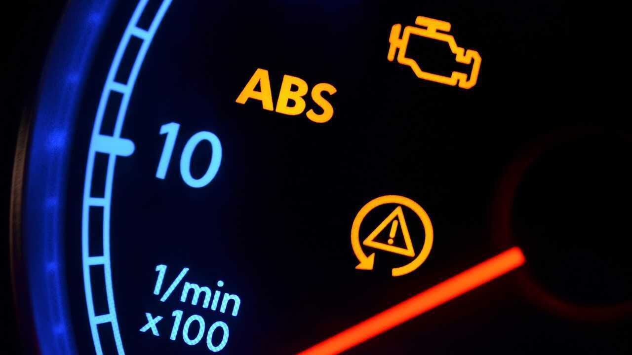 Araç Gösterge Paneli ve İkaz Lambaları Hakkında Bilmeniz Gerekenler